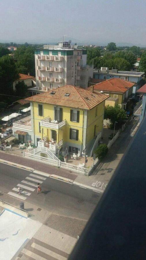 Hotel Villa Laura Rimini Exterior photo