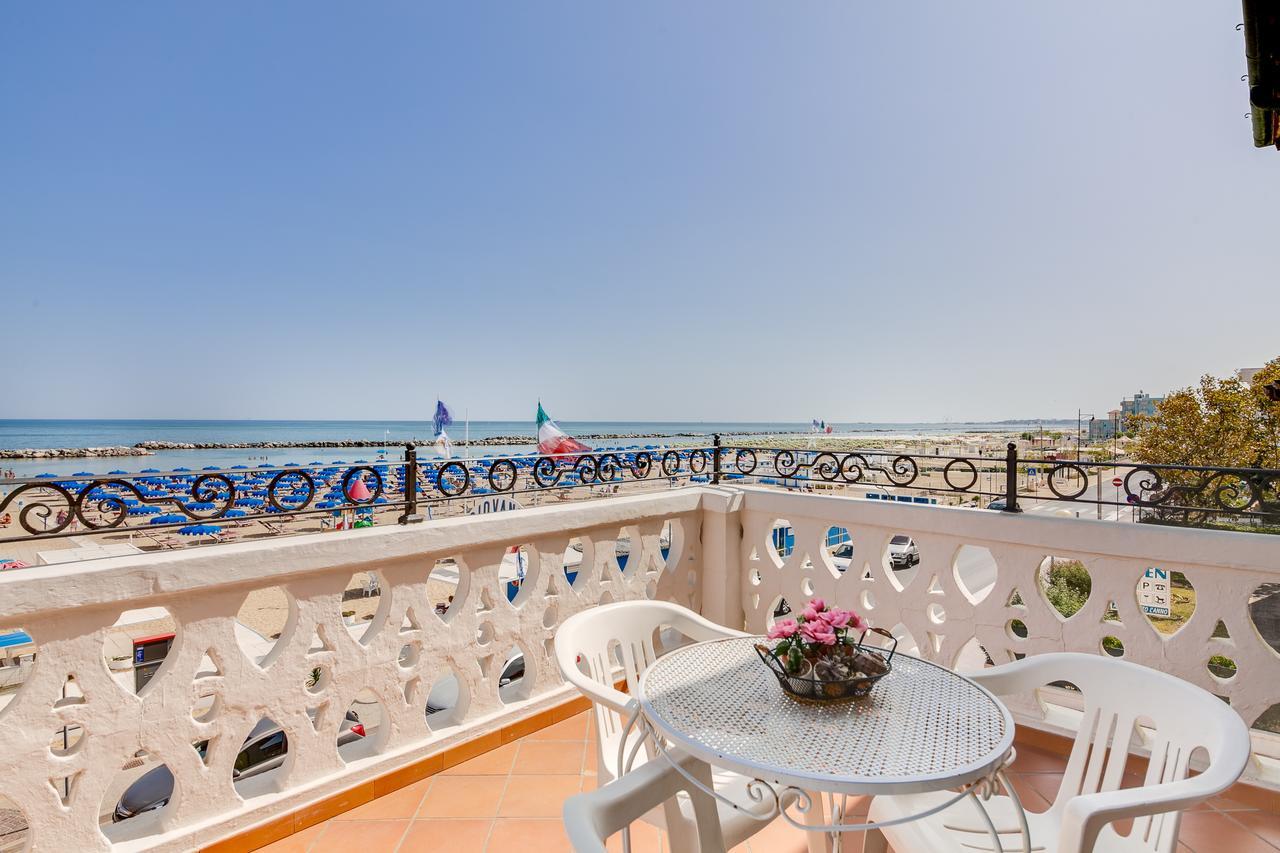 Hotel Villa Laura Rimini Exterior photo