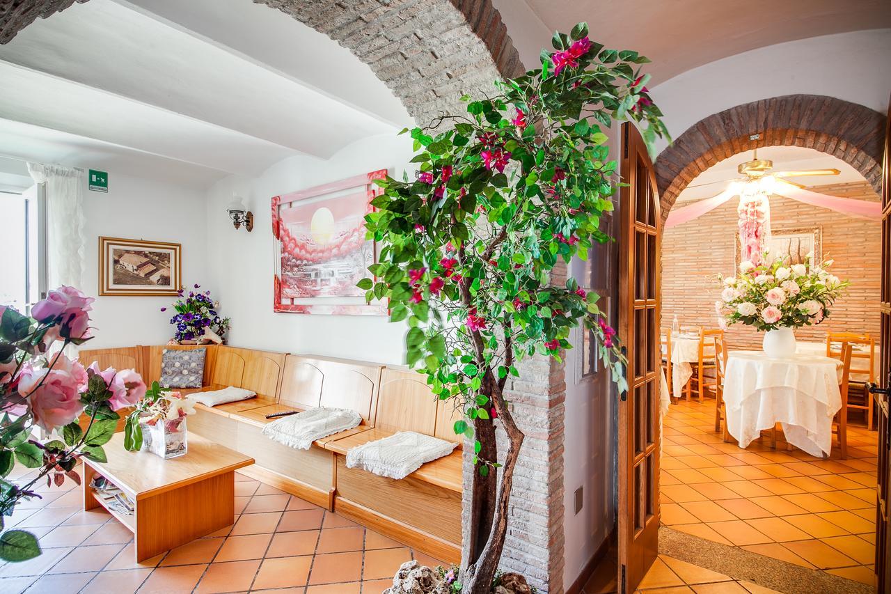 Hotel Villa Laura Rimini Exterior photo