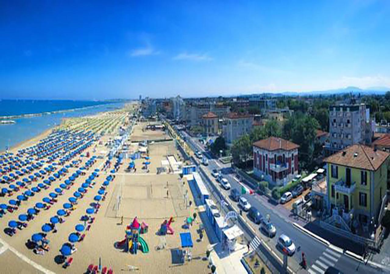 Hotel Villa Laura Rimini Exterior photo